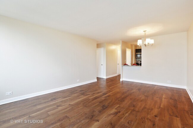 Foto del edificio - 555 W Cornelia Ave
