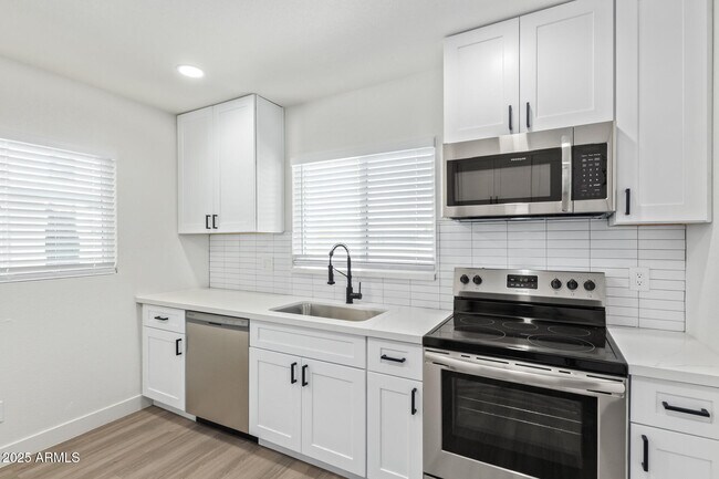 Foto del edificio - 103 W Broadway Rd