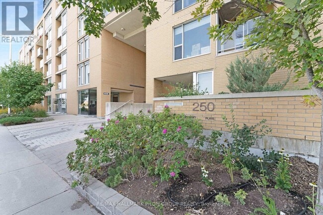 Building Photo - 250 Lett St