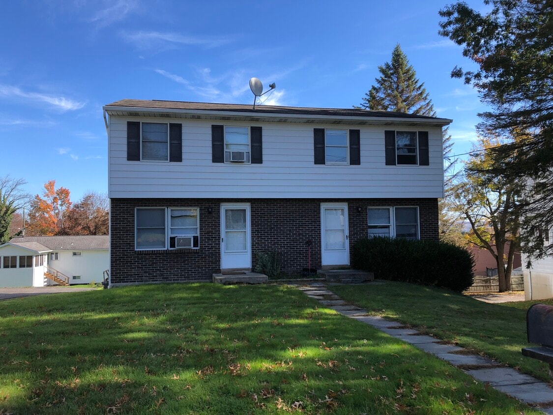 Primary Photo - 834 Oak Hill Ave
