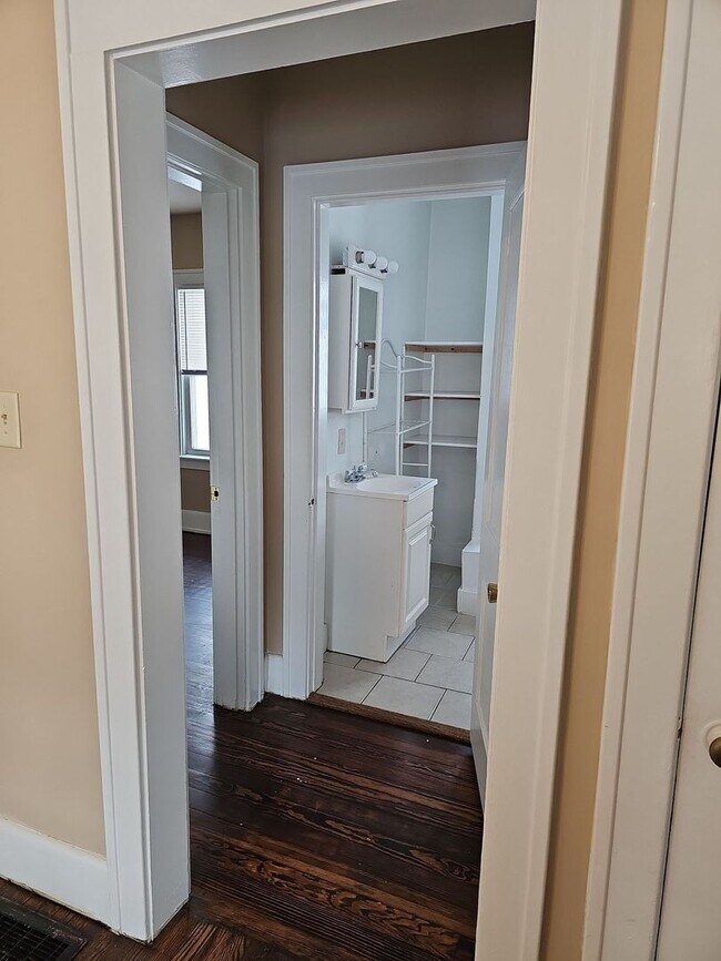 Foto del edificio - 6601 Betts 2BR/1BA (Cincinnati)