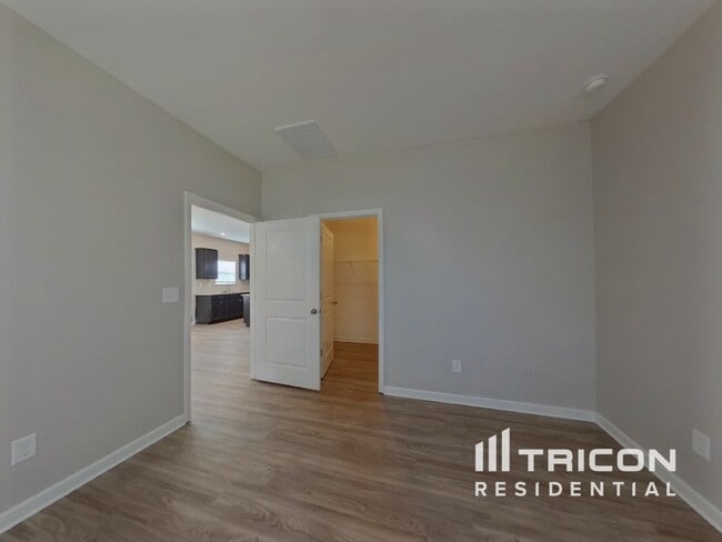 Building Photo - 346 Crandon Rd