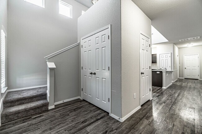 Foto del edificio - Welcome to this stunning 3-bedroom, 3-bathroom home located in the heart of Bentonville