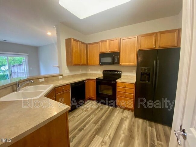 Building Photo - 410 Perrault Dr