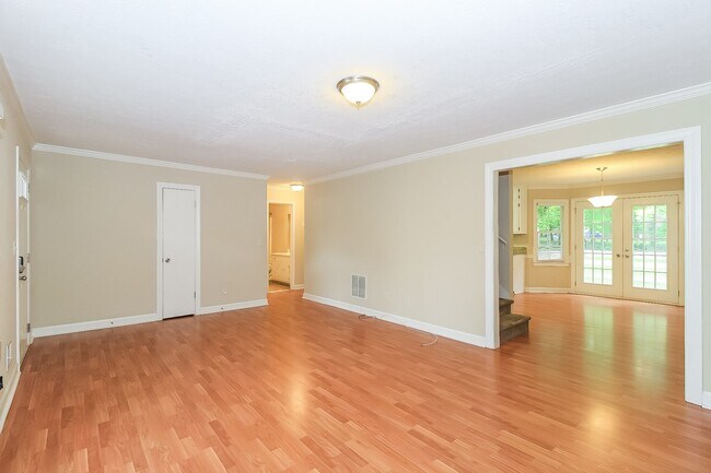Building Photo - 971 Thousand Oaks Dr