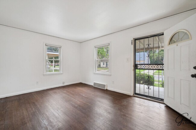 Foto del edificio - 3 Bedroom Bungalow Eastside - SECTION 8 ONLY