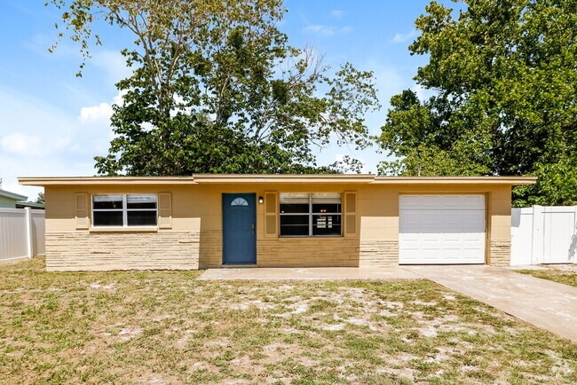 Building Photo - 11034 Taft Dr