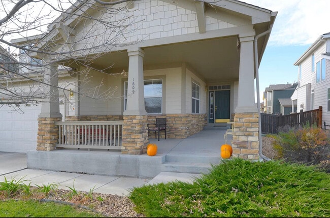 Building Photo - 1609 Wildflower Dr