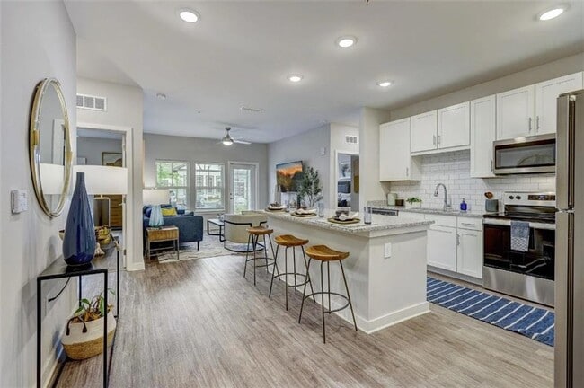 Foto del edificio - 4000 Mill Spring Cir