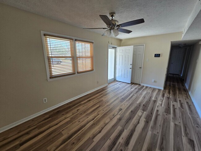 Foto del edificio - 917 Johnson St