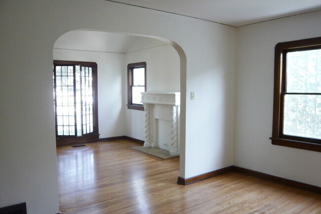 Dining to living room - 465 N Alta Vista Blvd