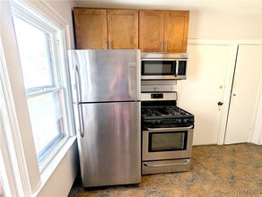 Building Photo - 76 St James Pl