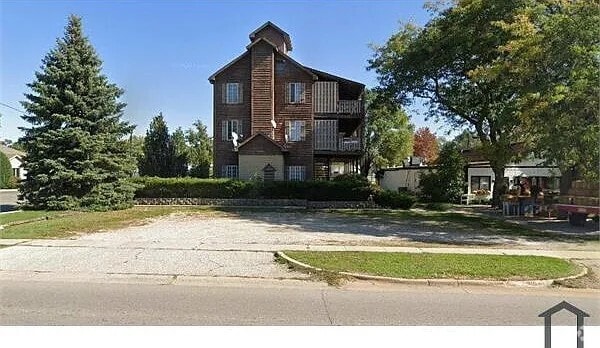 Building Photo - 10102 Main St