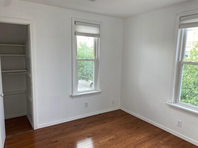 Foto del edificio - 609 Valley Brook Ave