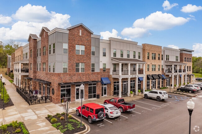 Building Photo - Lakeland Town Square
