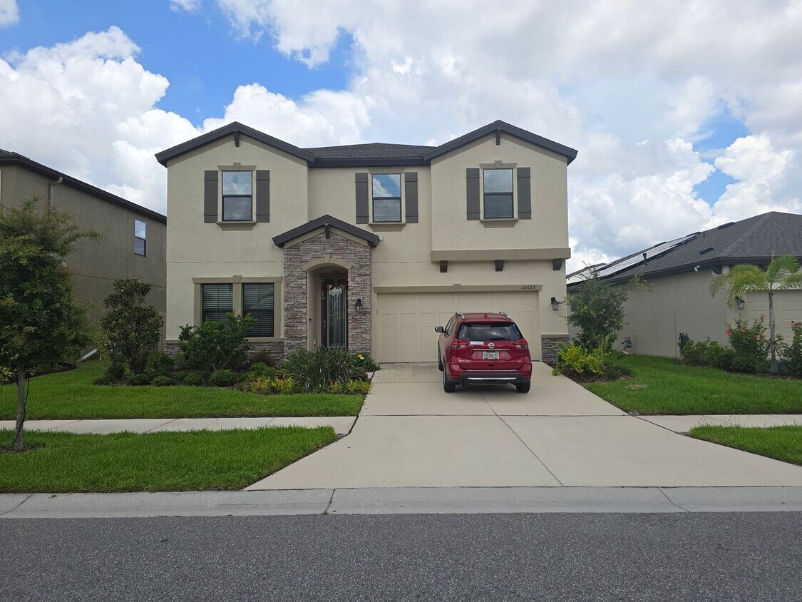Primary Photo - Gorgeous 5-Bedroom, 3-Bathroom in Riverview