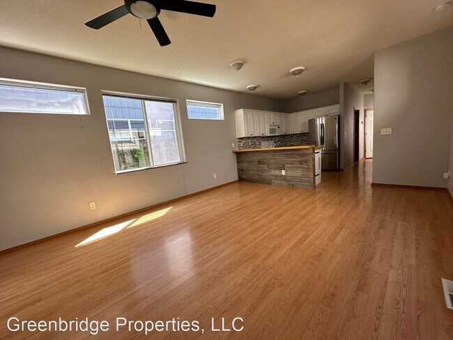 Foto del edificio - 3 br, 2.5 bath House - 4338 NE 69th Avenue