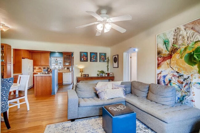 Foto del edificio - 2933 Ivanhoe St