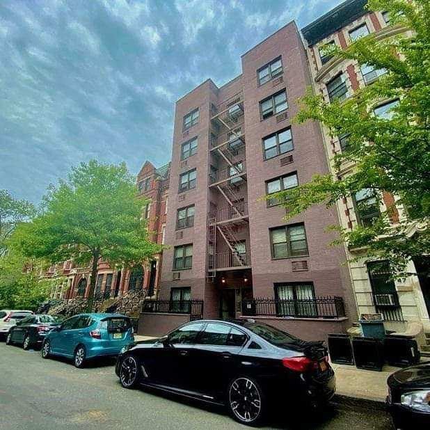 Primary Photo - 49 W 85th St