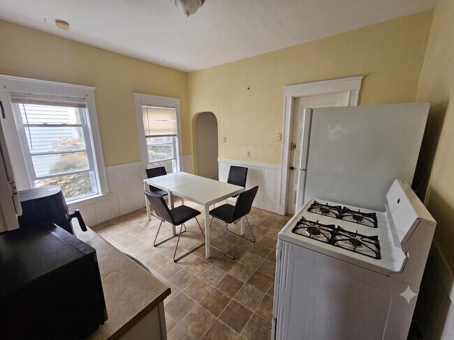 Foto del edificio - 320 Highland Ave