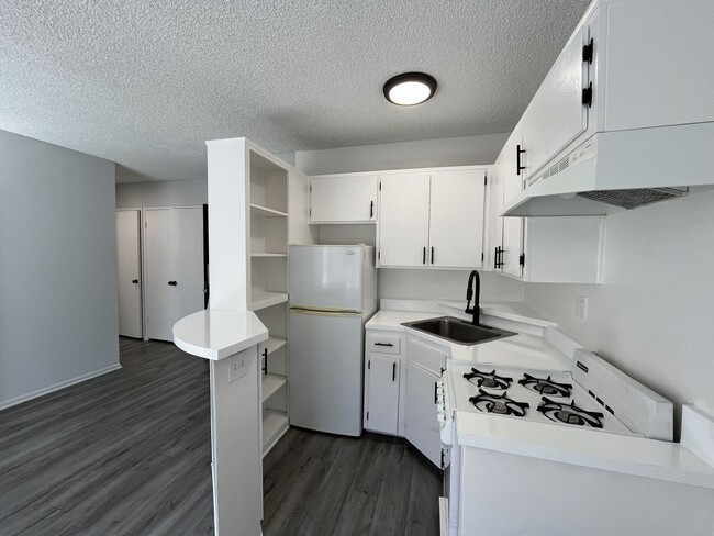 Interior Photo - 238 South Serrano Ave