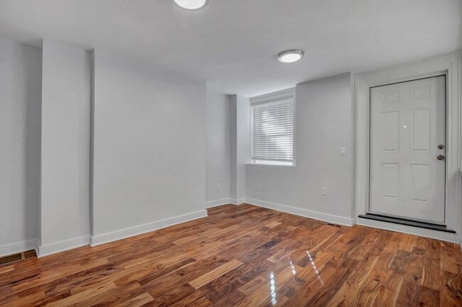 Building Photo - 44 Trumbull St
