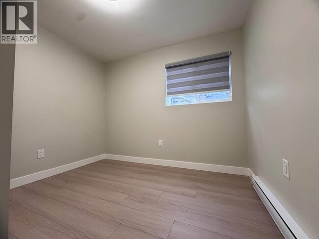 Photo du bâtiment - 6869 Gladstone St