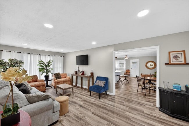 Building Photo - Fully Furnished Modern Ranch with Amazing Kitchen!