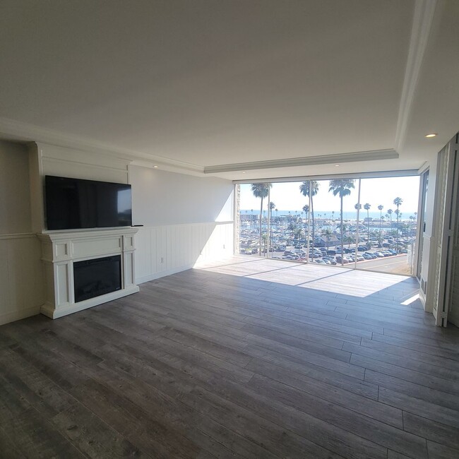 Building Photo - Beachfront Coastal Condo in Oceanside – In...
