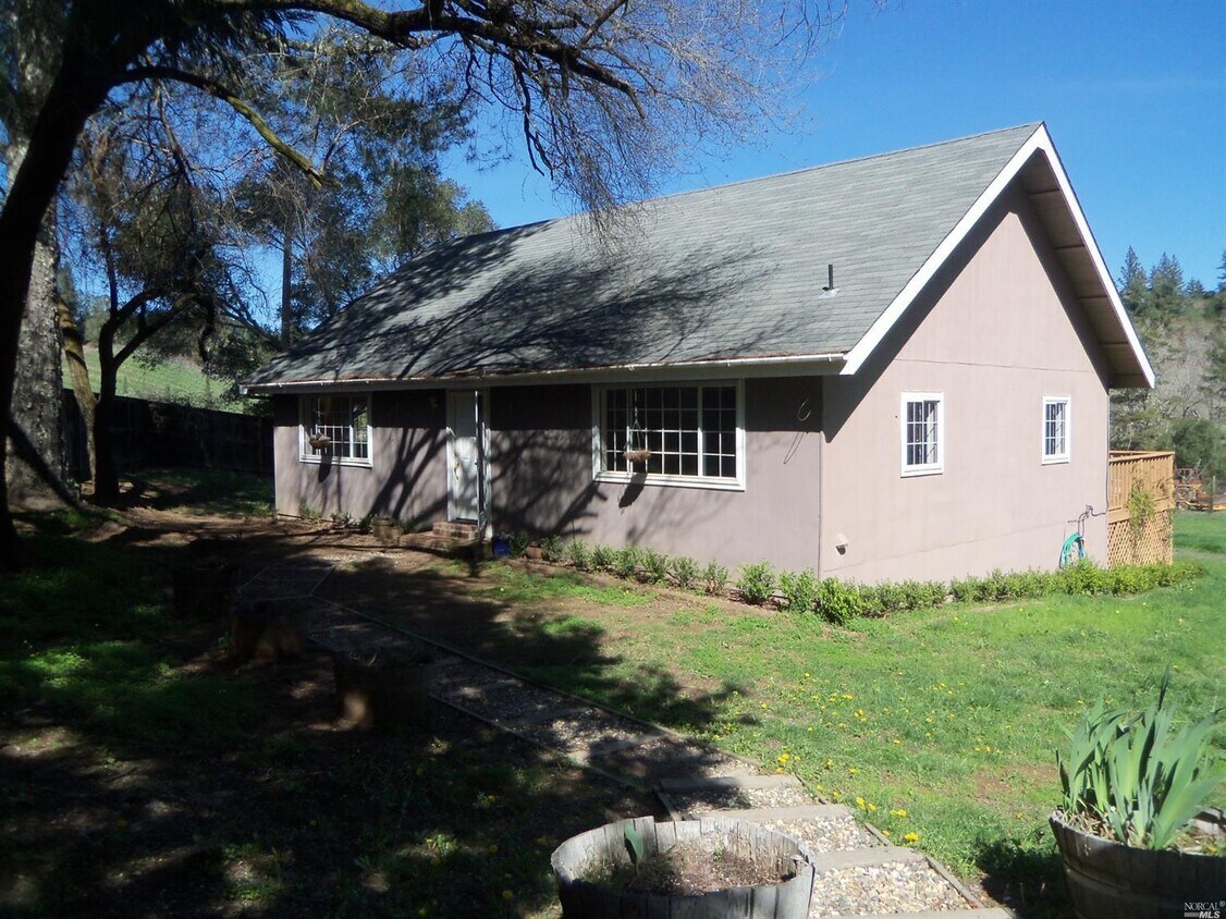 Primary Photo - 2315 W Dry Creek Rd