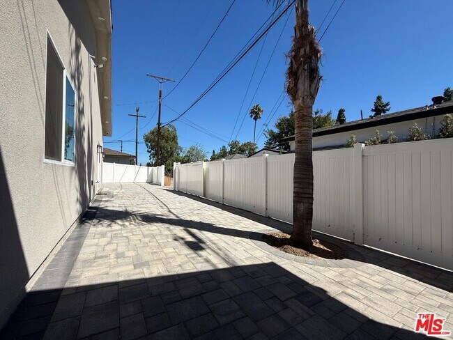 Building Photo - 15830 1/2 Blackhawk St
