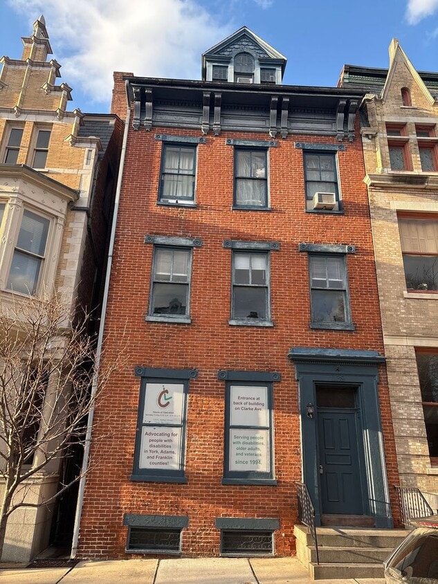 Primary Photo - Cozy 1 Bedroom in Downtown York City with ...