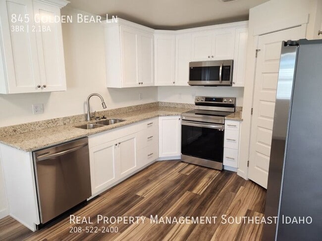 Building Photo - 845 Golden Bear Ln