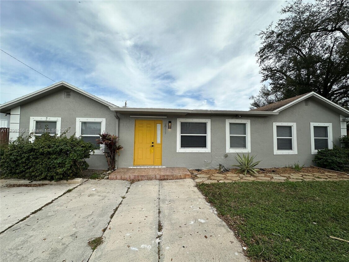 Foto principal - 2811 NW 88th St