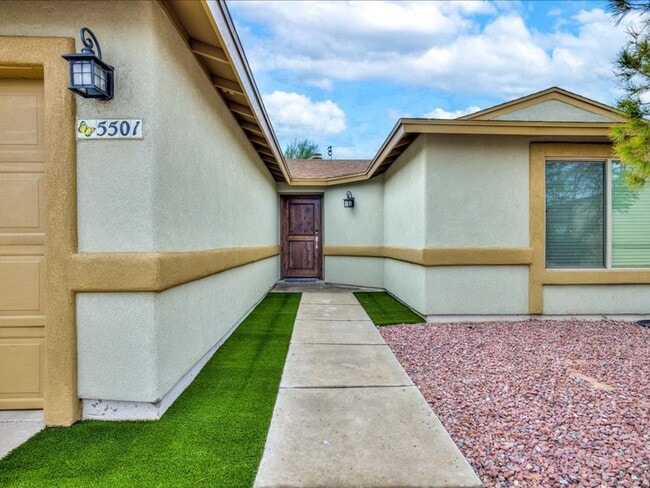 Building Photo - 3 Bedroom 2 Bathroom: Partially Furnished home!! **UNFURNISHED-RENTAL PRICE IS $2,250.00**