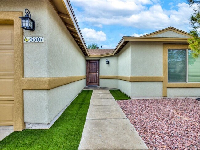 Building Photo - 3 Bedroom 2 Bathroom