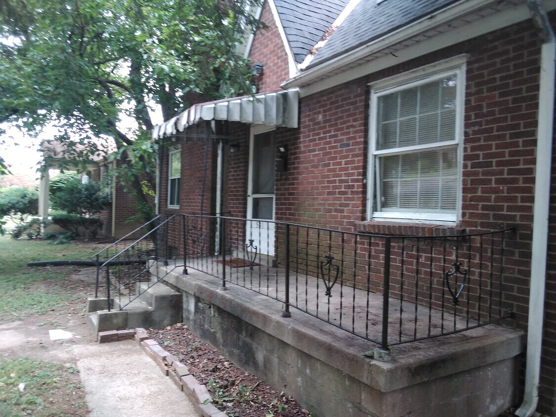 Primary Photo - 531 Rosemont Gdn
