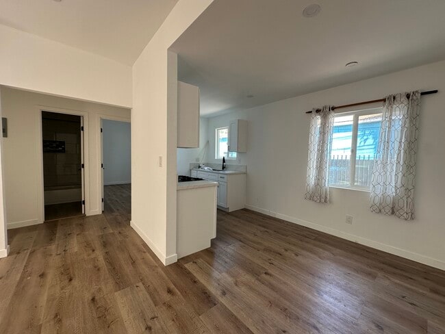 Foto del edificio - 455 W Cowles St