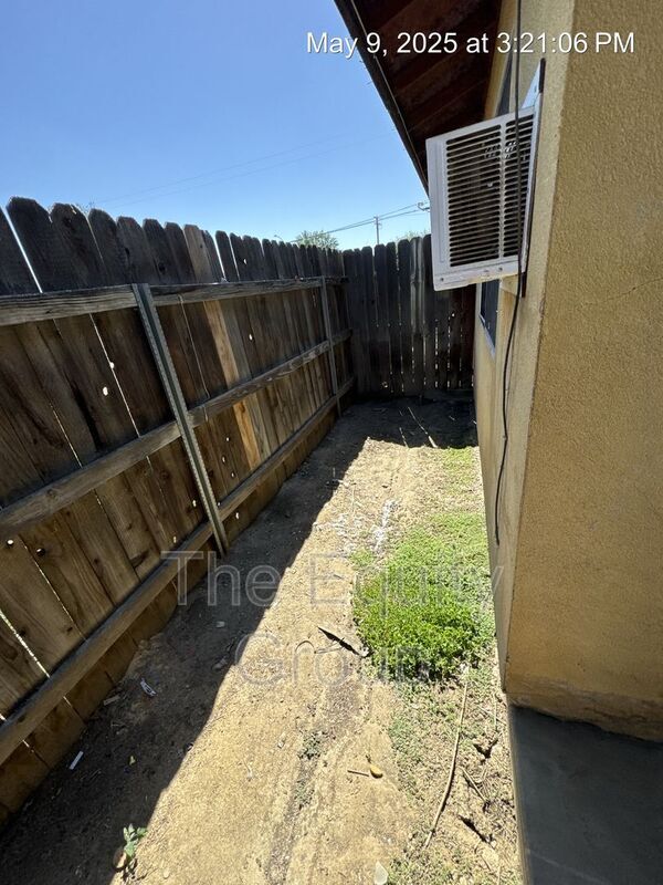 Building Photo - 1226 S Santa Fe St