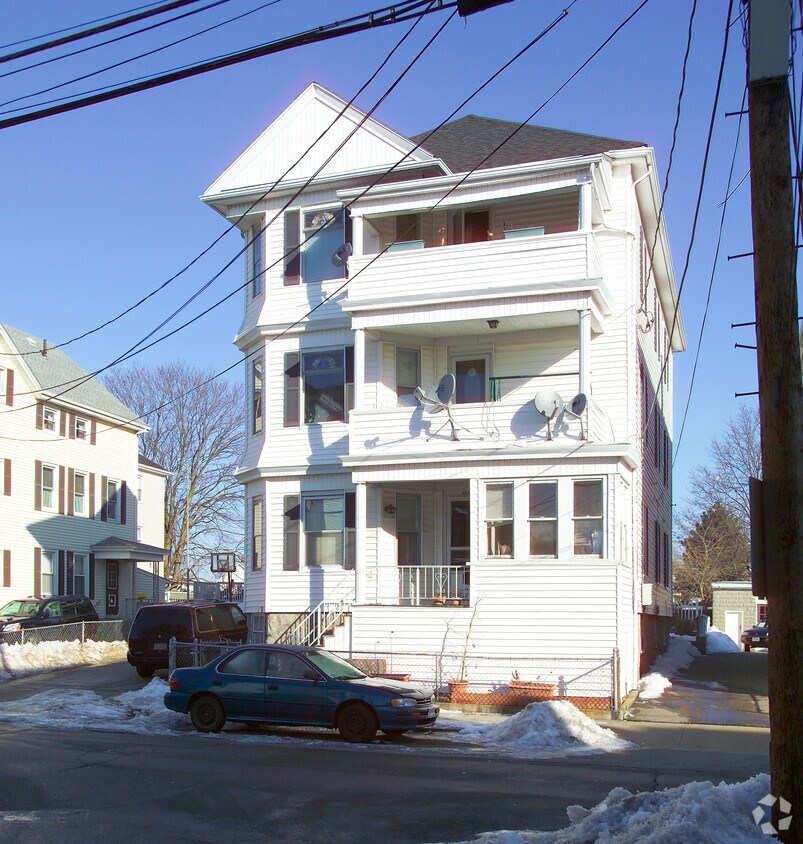 Building Photo - 174-176 Buffinton St