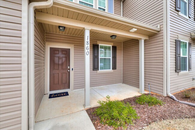 Building Photo - Beautiful Townhome minutes from I-20