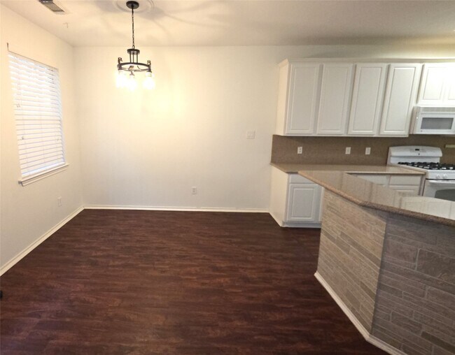 Foto del edificio - 114 E Stedhill Loop