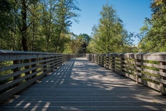 Building Photo - 1001 NE Briarcreek Way