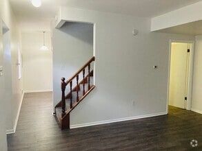 Building Photo - 502 Suismon St
