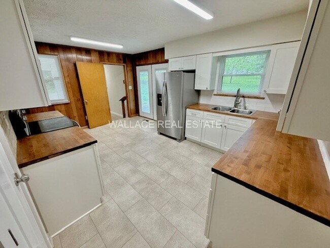 Foto del edificio - LOCATED IN GIBBS...FANTASTIC UPDATED, 1-LE...