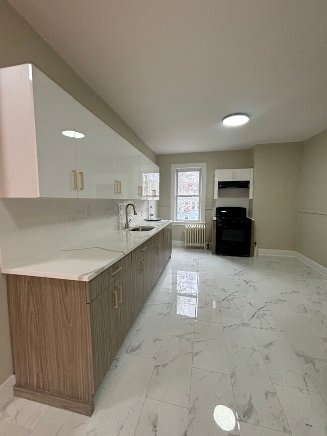 262 Ellis Ave 1 - 263 Ellis Ave