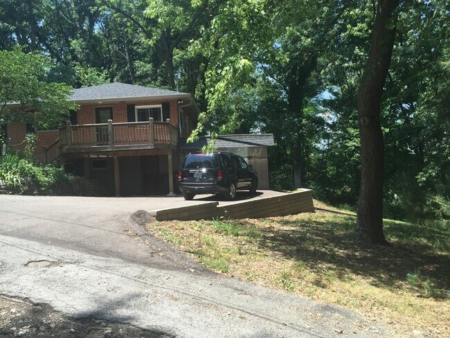 Building Photo - Charming in Ballwin! Huge Treed Lot!