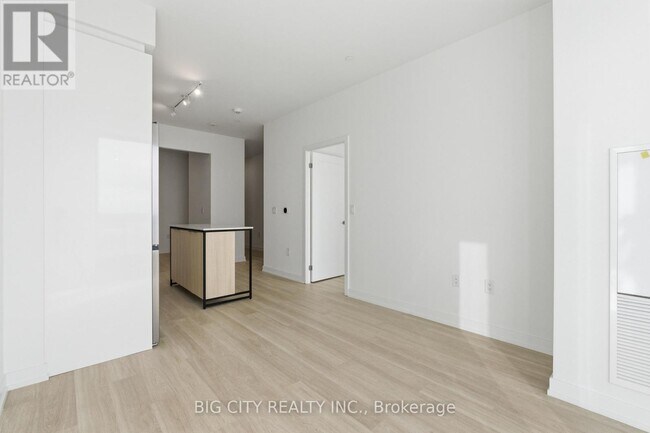 Photo du bâtiment - 9751 Markham Rd