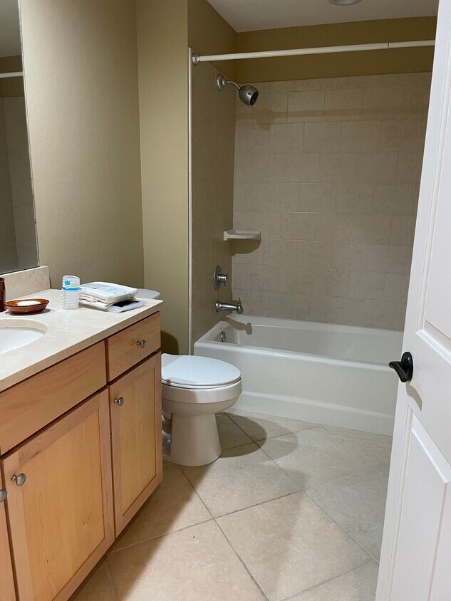 Foto principal - 415 E Romana St