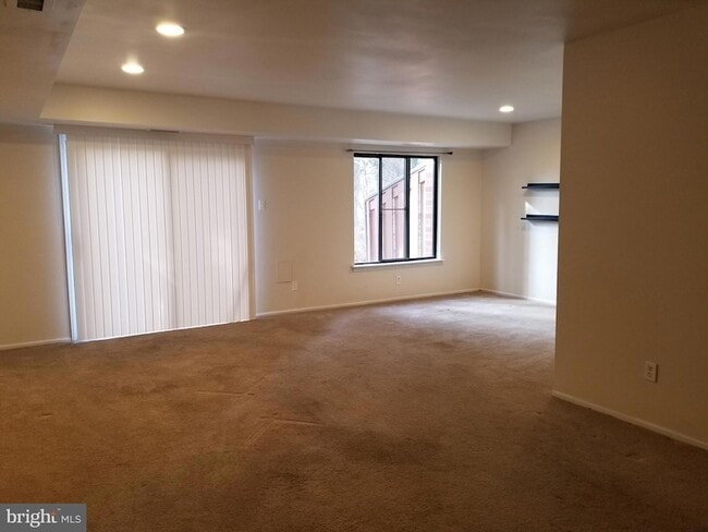 Building Photo - 1005 Worthington Dr